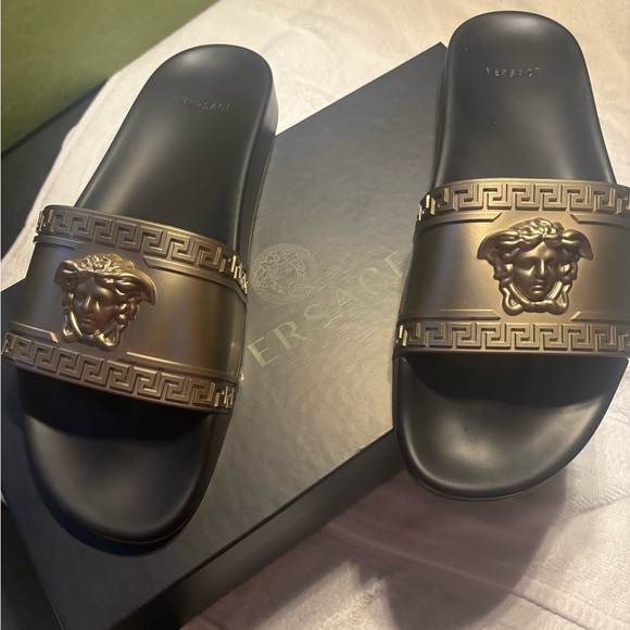 Authentic - VERSACE
Sandals - Picture 3 of 8